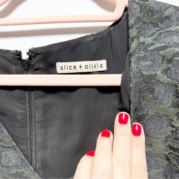 Alice + Olivia Green Jacquard V-Neck Dress - Picture 3 of 8